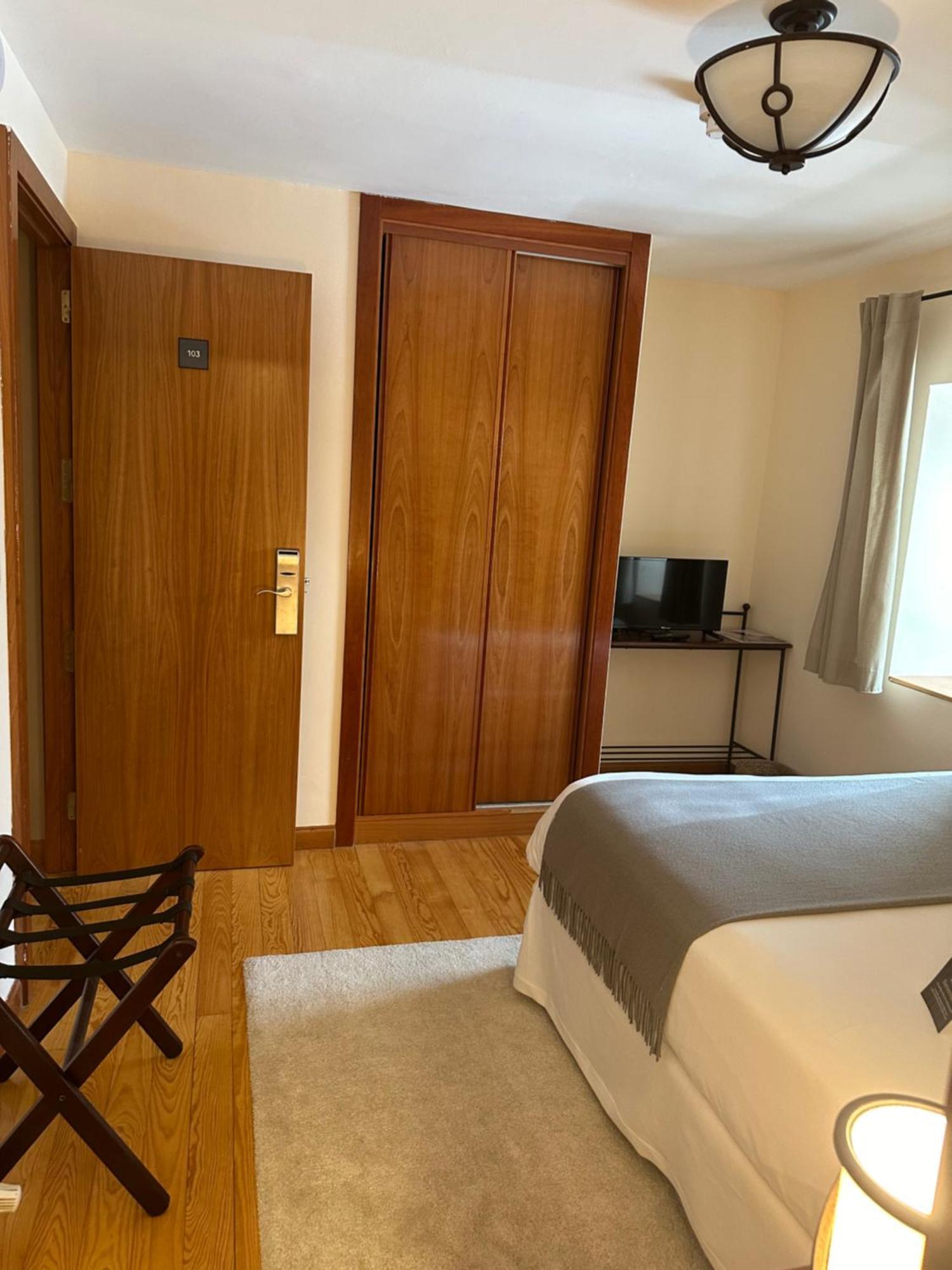 Corzo Hotel Cercedilla Ruang foto